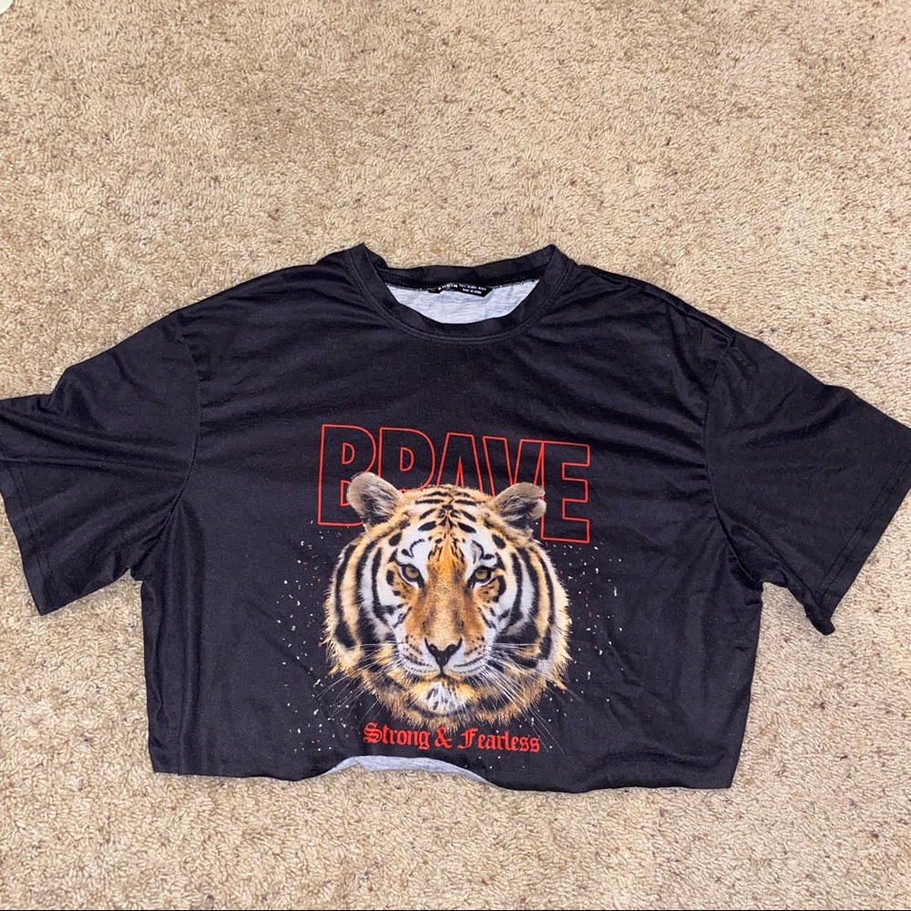 Cropped SheIn tee size L.